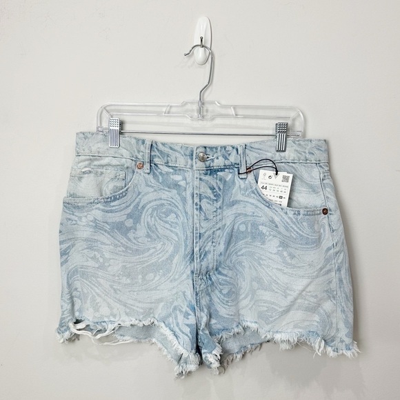 Zara Pants - Zara Mid Rise Swirl Pattern Denim Shorts